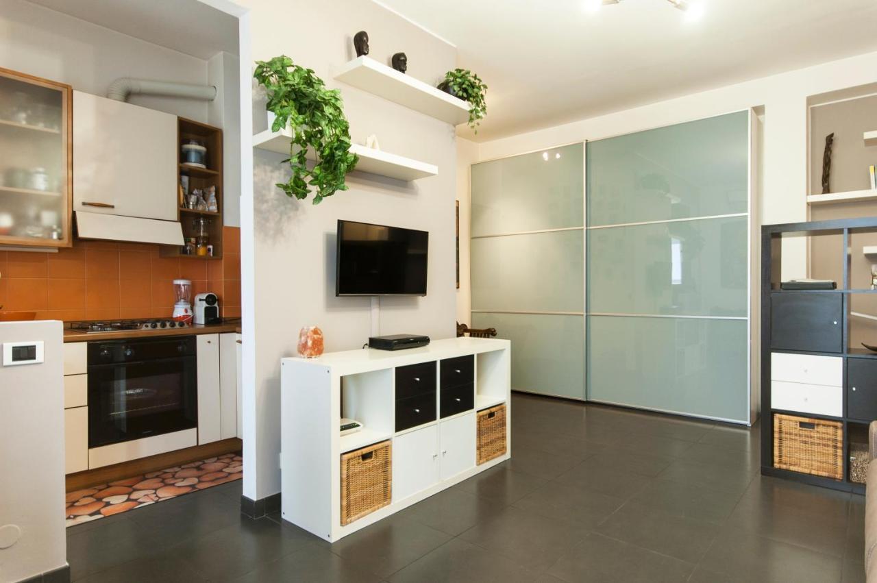 High Rise Studio Flat Near Metro Stop Milano Exteriör bild